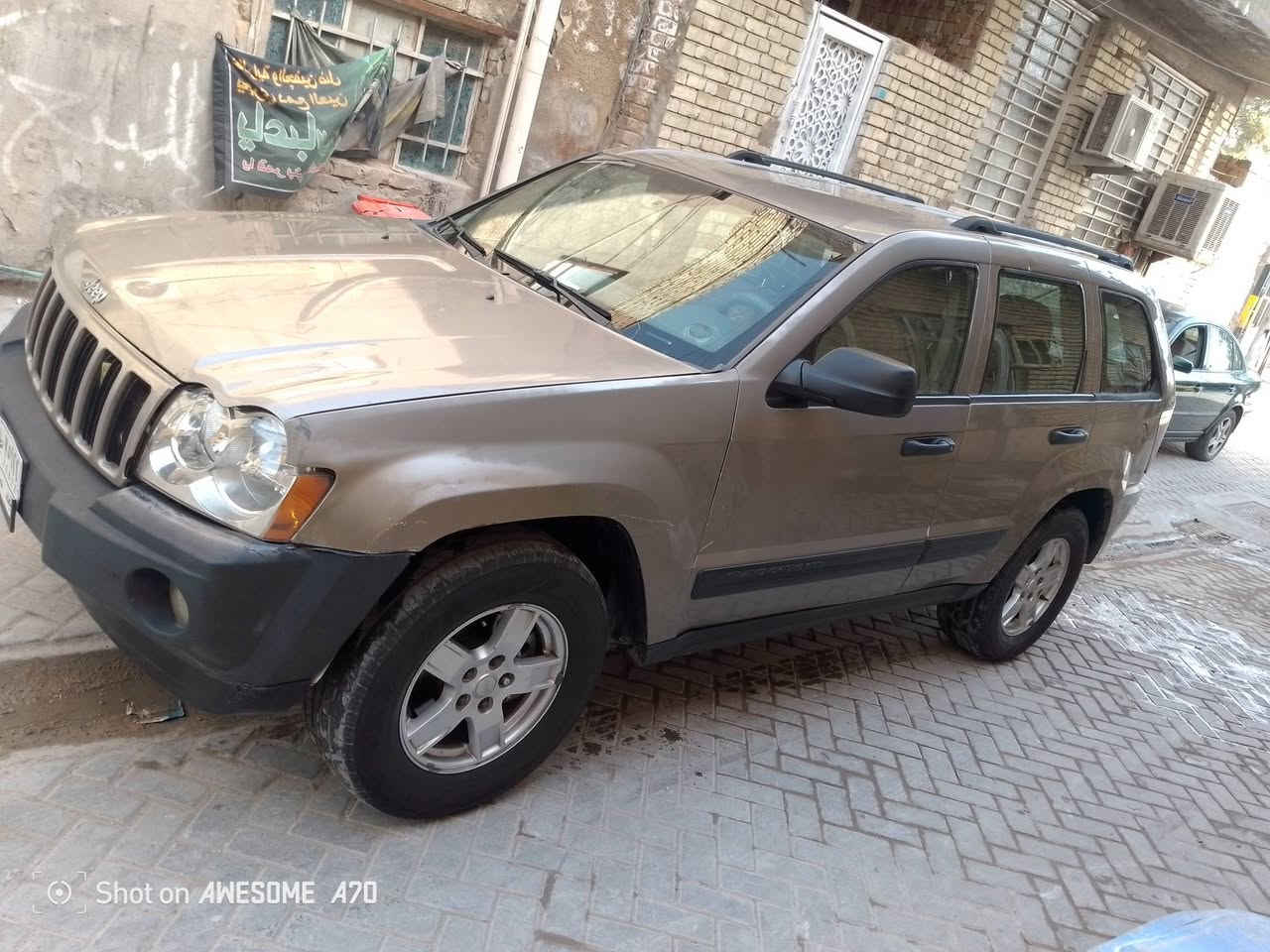 السلام عليكم
سيارة جيب شيروكي موديل 2005
السيارة لا ضربة و لا صبغ مكينة بلادي

كهربائيات كلها شغالة تبريد تدفئة شغال
حدادية جديدة..... رقم بغداد تحويل فوري 

سيارة جاهزة السعر 66 ورقة 

العنوان بغداد مدينه الصدر قطاع 4 

الهاتف: ***********
