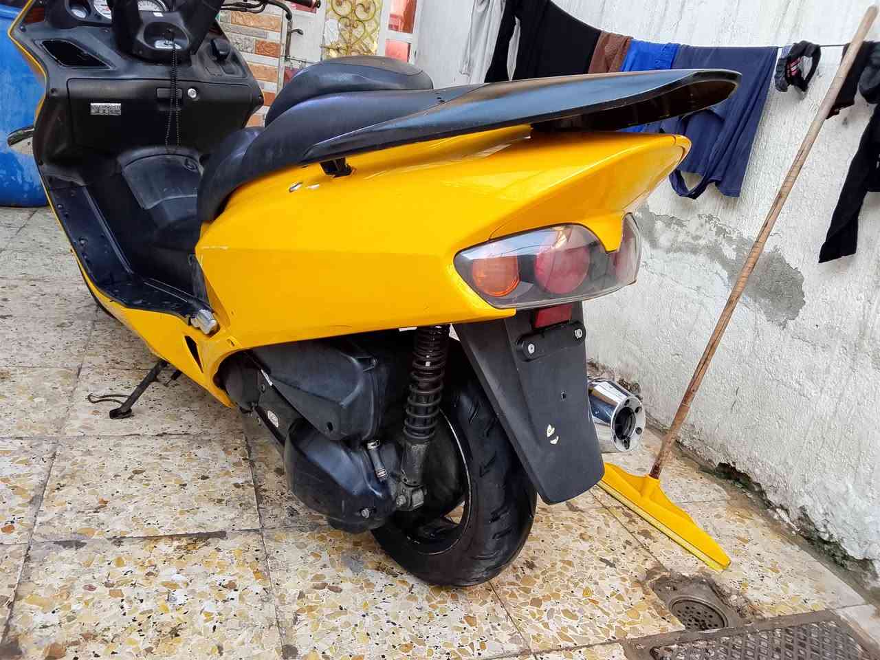 السلام عليكم للبيع فورزا 06 جاهزة مكان بغداد البلديات السعر 450 وبيها مجال ***********
