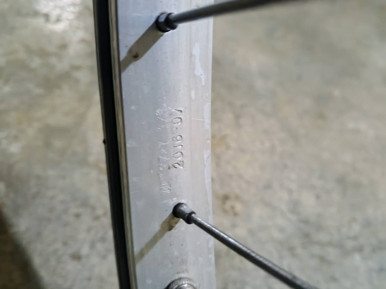 سلام عليكم بايسكل ياباني اسود كوكنت شركة مرغوبه 6كير حجم 27 لايت يشتغل البايسكل نضيف كلش بس بي هذين الشخطين الي بل صورة وتجي تشوفه بعينك موديل16بايسكل صار اقل من شهرين من ماخذه مكاني كركوك القادسية الثانية سعر 100وبي مجال للغوالي رقمي بي واتس ومكالمة ***********
