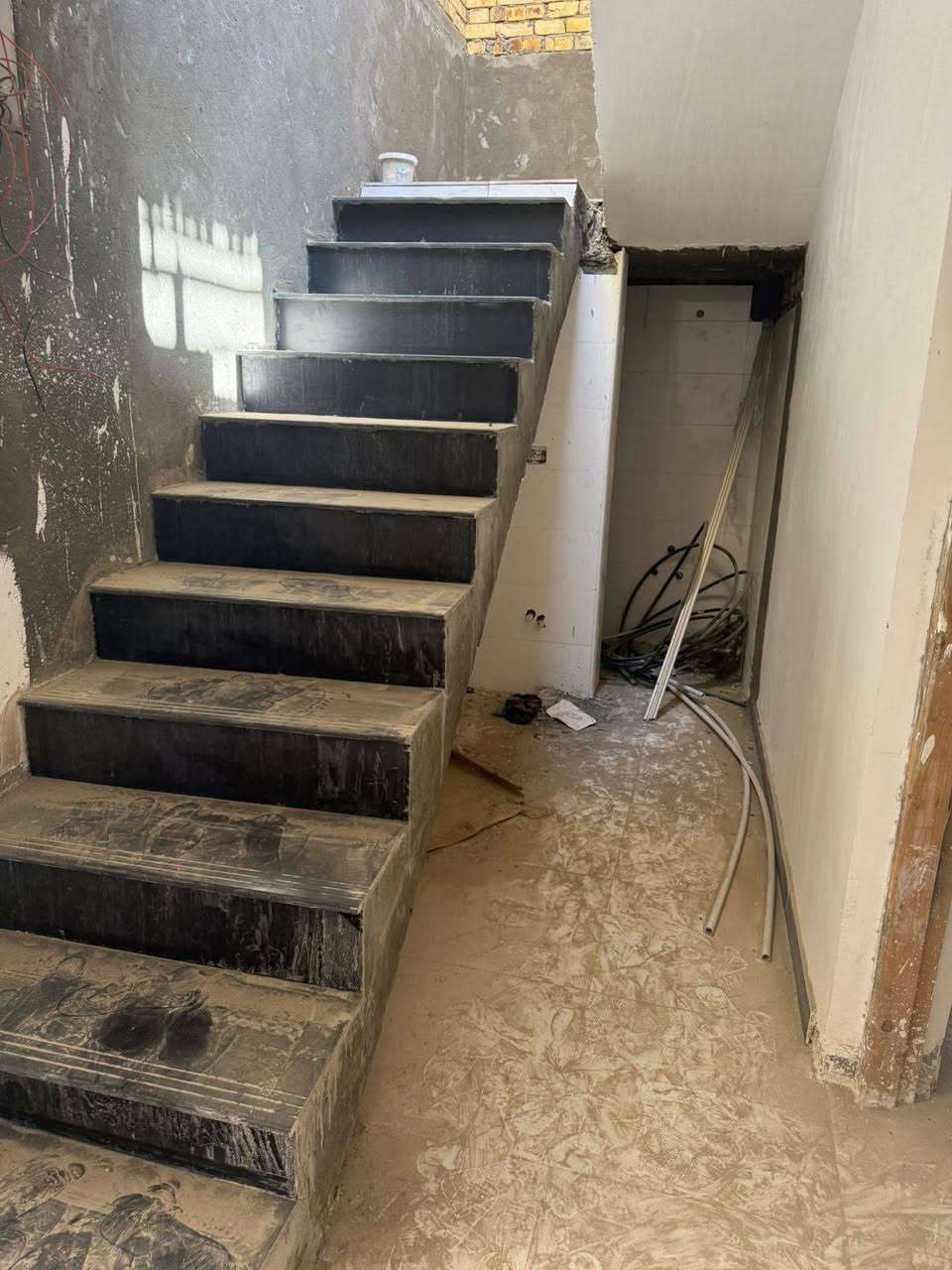بيت ١٠٠م خلفي طابو صرف بسمي سعره ٦٧
***********
بناء حديث طابوق وصب كونكريت غير مسكون صاله سبوع من كمل اسلمك مفتاح مع ماطور وتانكي  يتكون من غرفه وصاله وستقبال وصحيات ومنور ومطبخ سعره قفل قفل ٦٧ونص قفل
