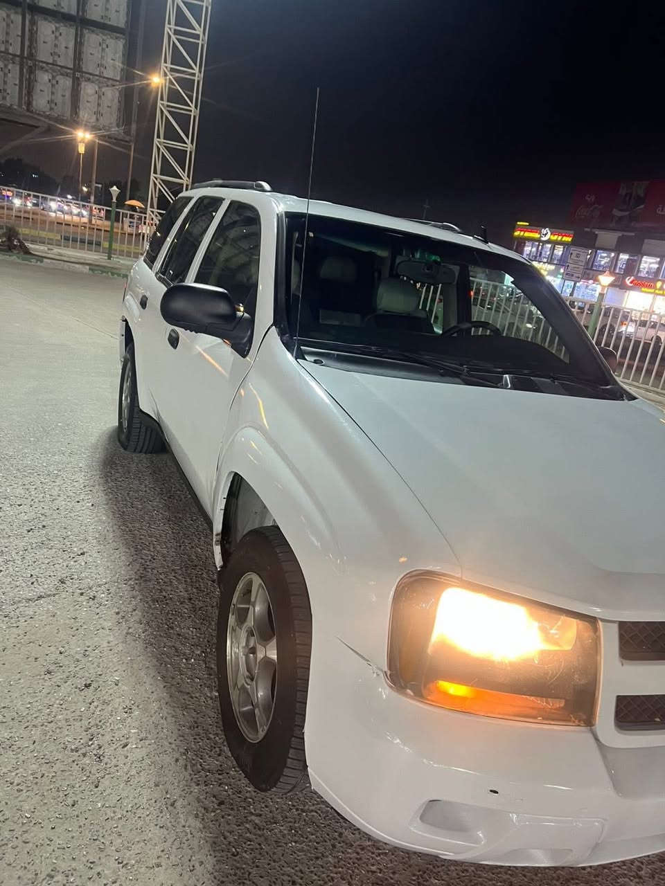 السلام عليكم 
بلايزر 2008 للبيع 
رقم بصره 
تخم تاير جديد 
الكهربائيات كلها شغاله 
السياره مصبوغه حزام 
المكينه عاطله - يحتاجلها طابوكه 
الكير بي نمره تفلت
السعر 55 $ وبيها مجال 
مكان السياره البصره 
***********
