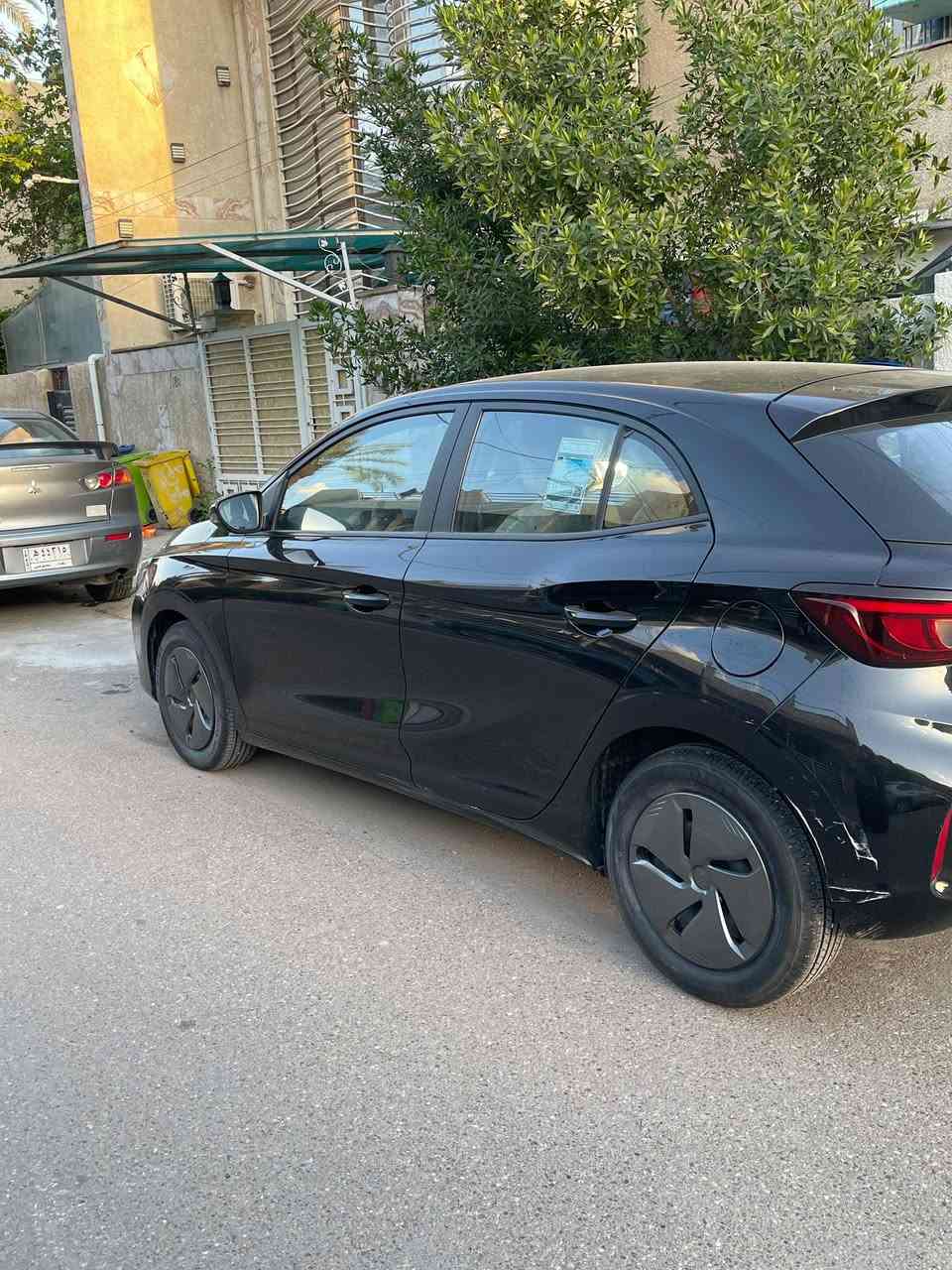 يع: MG3 موديل 2024 - ماشية 13 كم (زيرو) - ضمان 6 سنوات
أهم المواصفات:
• المسافة المقطوعة: 13 كم فقط (عداد صفر).
• اللون: أسود الملكي.
• المواصفات التقنية: محرك 1.5L، كاميرا خلفية، حساسات، شاشة لمس، تحكم ستيرن، ضمان الوكيل (شركة المنصور) لمدة 6 سنوات.
• اللوحة: بدون لوحة (الأوراق جاهزة).
ملاحظة هامة: السيارة جديدة تماماً من الداخل، وبدي ومحرك بحالة الوكالة، باستثناء خفوس وحكوكات خفيفة في الدعامية الخلفية (كما موضح في الصور) نتيجة تخزين أو احتكاك بسيط. السيارة مكفولة من أي ضرر قوي أو تأثير على الشاسيه أو الضمان.***********
