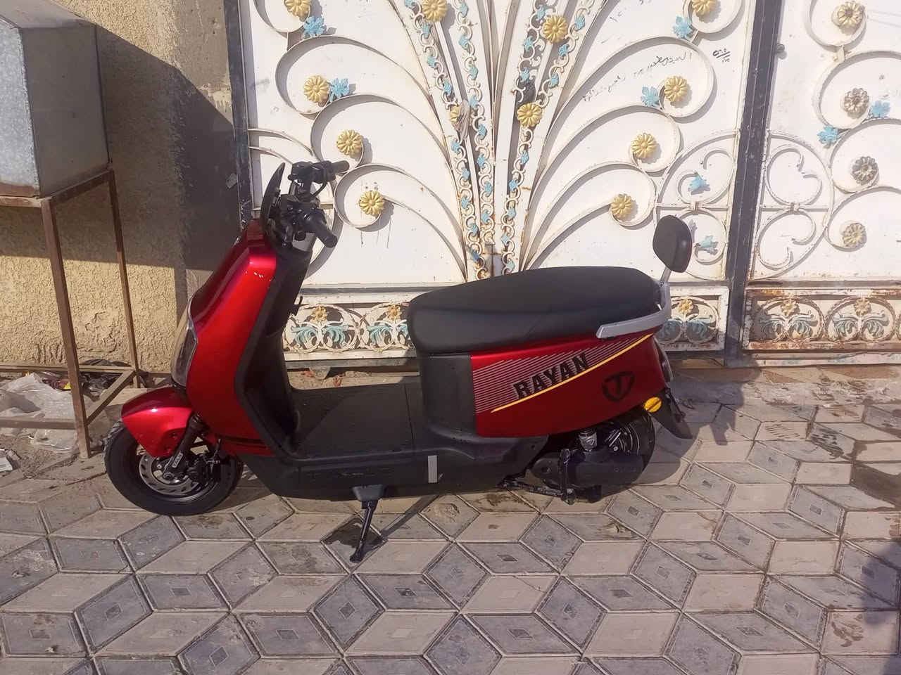 السلام عليكم دراجه شحن نوعيه تيسلاك قبل شهر طالعة من المعرض دراجة جديدة ‎0771 763 2226
