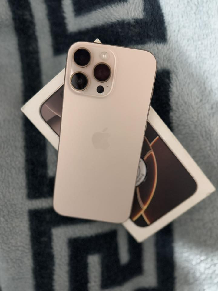 16 برو ماكس شرق اوسط ماستر بطارية 100 ذاكره 256 بعده داخل الضمان فقط الجامه مال الكامره مبدله 1375 مكاني بغداد ***********
