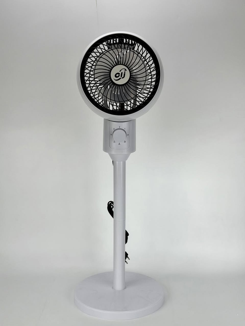 بنكة ميز حركية 6 شفرات 60W💨

هذه المروحة العمودية (الستاند) الچبيرة ، هي الحل الأمثل لتبريد الصالات ، المطابخ، والمكاتب لأن تشتغل بقوة 60 وات حقيقية وتنطي دفع هوا كلش قوي. 
المروحة تجي بـ 6 شفرات مصنوعة من الستانلس

ستيل المقاوم للصدأ ومصممة هندسياً حتى توزع الهوا لأبعد مكان وبأقل صوت ممكن بدون إزعاج. 
بيها 3 سرعات مختلفة تگدرون تتحكمون بيها حسب الحاجة، والقاعدة مالتها دائرية وثقيلة حتى تضمن ثبات كامل للمروحة ومتهتز أو توگع أثناء التشغيل السريع. 

الارتفاع مالتها 80 سم وتجي بتصميم مودرن وفخم يدمج بين اللون الأسود والسيلفر، مما يخليها قطعة ديكور راقية وعملية بالبيت تلطف الجو بأيام الصيف الحارة.

• 📌 للحجز والطلب 👇
💬 راسلونا على الواتساب: ***********
📩 أو راسلونا على الخاص.
🚚 التوصيل لكافة المحافظات.
