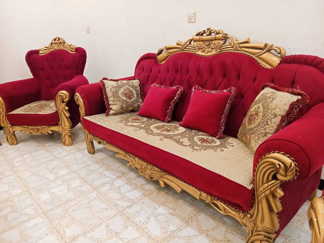 تخم زان تركي درجه اولى النظافه جيده 10 مقعد زائد طبله زائد فاترينه مصريه المكان بغداد تواصل على هذا الرقم واتساب اتصال. ***********
