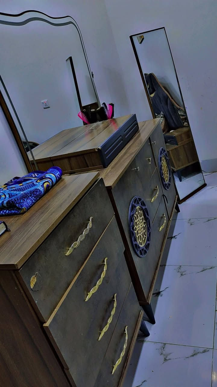 غرفه للبيع
السعر 750 الف  وبيه مجال
رقم الهاتف/ ***********
