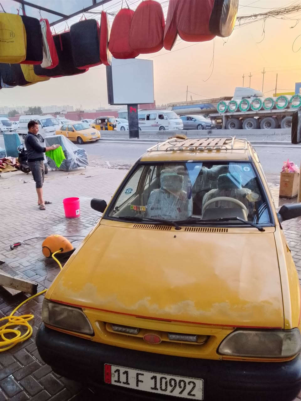 السلام عليكم سايبه 2011كير مكينه نضيفات الشواصي هم حلوه السياره كامله كبل الشارع امعمر دوس او هلالات يرادلهن بس صبغ  السنويه صالهه شهرين صاقطه السياره شوفت عينكم امبينه بل صور بيهه رشات صبغ السعر 24 او بيه مجال الطيبين المكان بغداد الشعب قبل تقاطع عدن الرقم التواصل ***********
