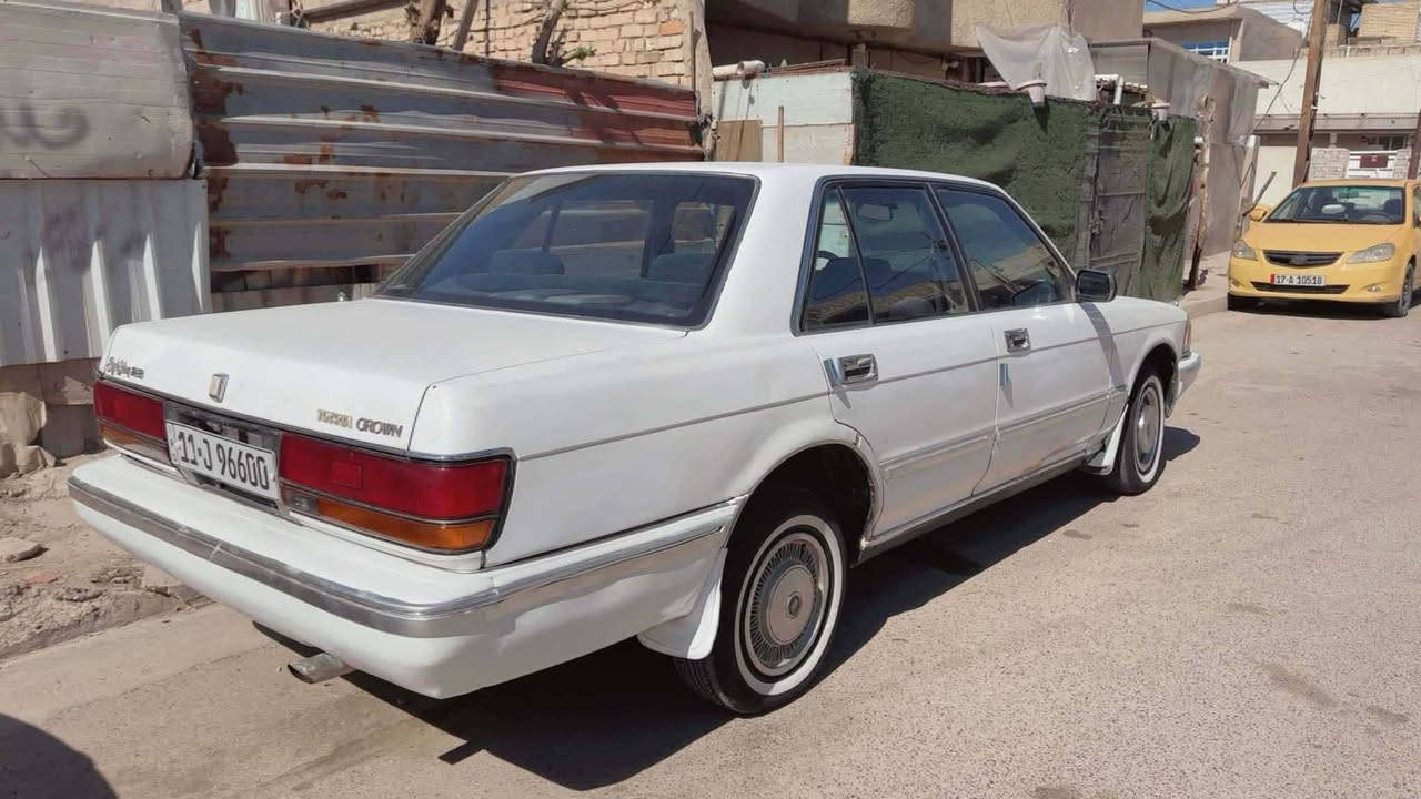 سيدان موديل 90 
كير محرك بطه 
صدر جديد 
تخم تاير خط ابيض
رقم بغداد بسمي تحويل ثاني يوم 
ثلاثه قطع صبغ 
باتري جديد  
سعر 55 بيها مجال 
مكاني بغداد البياع حي التراث 
رقم الهاتف ***********اتصال عليه وبيك خير وتدلل
