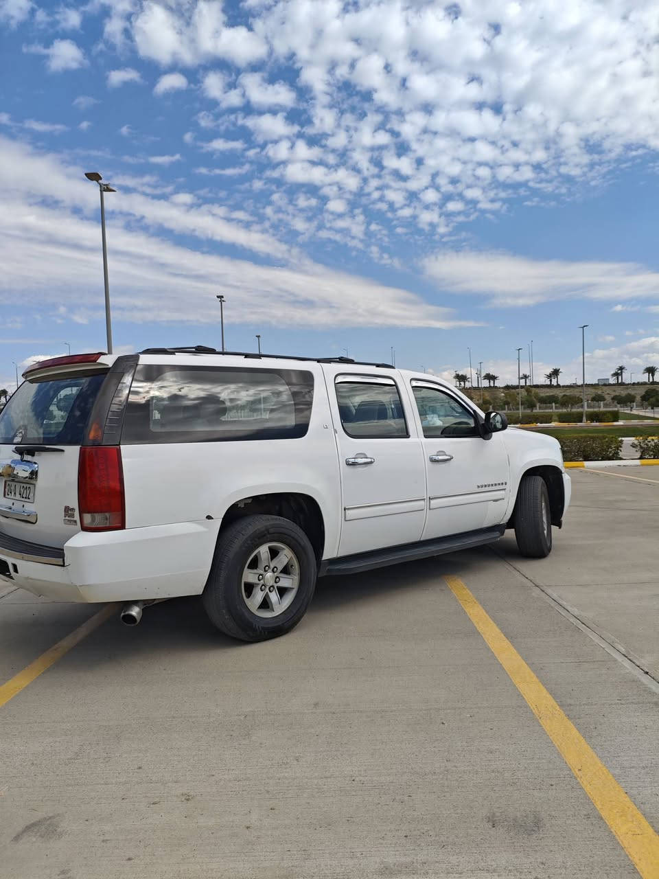 السلام عليكم شوفر 2009للبيع رقم دهوك الجديد تخم تاير خطها بيها 3قطع صبغ بدون داخل  بغداد اربيل جاهزه للشغل السعر 130 وبيها مجال ***********
