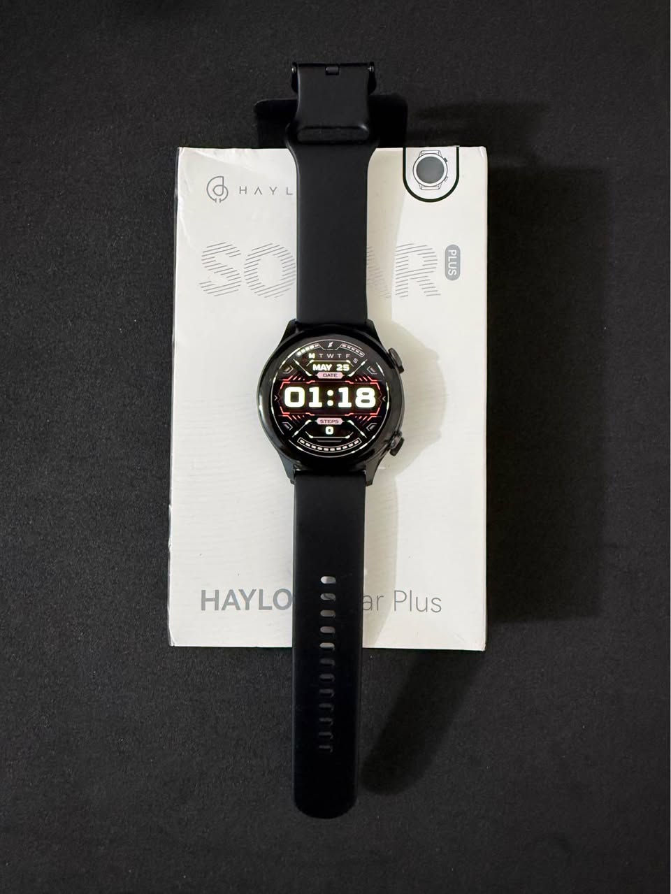 ساعة ماركة Haylou Solar Plus جديدة لوك 

الشاشة أموليد 

الشاشة: من نوع AMOLED بحجم 1.43 بوصة بدقة عالية

الاتصال: تدعم إجراء واستقبال المكالمات الصوتية عبر البلوتوث (Bluetooth Phone Calls)

المستشعرات: قياس نبضات القلب، نسبة الأكسجين في الدم (SpO2)، ومراقبة مستويات التوتر والنوم

الوضع الرياضي: تدعم أكثر من 105 وضعاً رياضياً مختلفاً

مقاومة الماء: تأتي بمعيار IP68 المقاوم للرذاذ والتعرق

بطارية بسعة 280 مللي أمبير

الدقة: 466 × 466 بكسل، مما يعطي وضوحاً ممتازاً تحت أشعة الشمس

المكالمات: تحتوي على ميكروفون ومكبر صوت مدمجين لإجراء واستقبال المكالمات مباشرة من المعصم

مستشعر نبضات القلب

مستشعر الأكسجين (SpO2)

مراقبة النوم والتوتر

الوضع الرياضي: تدعم أكثر من 105 وضعاً رياضياً (مثل الركض، ركوب الدراجات، اليوجا، والمشي)

عمر البطارية: يصل إلى 7 أيام من الاستخدام

السعر 35 الف مع التوصيل 

للحجز والاستفسار مراسلة الصفحة 

رابط واتساب مباشر الي يريد يراسلني 👇

https://wa.me/message/ANGQMMLUZKO4C1 بغداد, العراق


**إذا كنت صاحب هذا الإعلان وتريد حذفه لأي سبب، رجاءا أرسل رسالة إلى الدعم الفني**