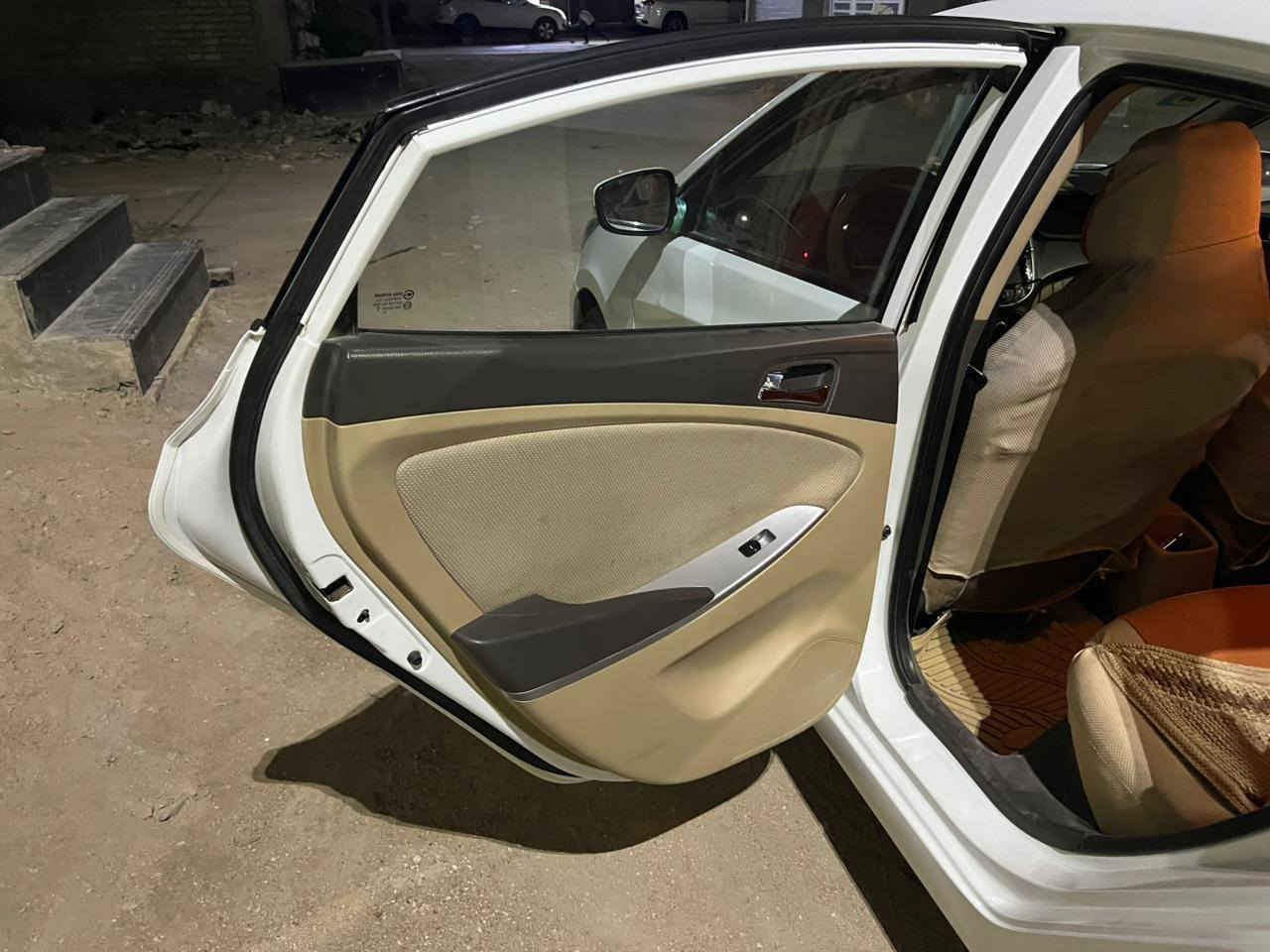 للبيع هونداي أكسنت 2014 خليجيه مكفوله من الصبغ وتبديل ماعده بارد بل جاملغ  هلال جاملغ مأشر
رقم بابل الدولي 
سنويه  بأسمي شخصياً
فووول مواصفات 
فئة بلووو
محرك 1600  دوش قطرتين 
كير AT 
سلايد رووف
حاجب لايت
بك لايت لدد
4 دسك
تحكم ستيرن جهتين 
5 ويل كب بلادي حجم 16 
وباتري جديد 
أشاير بالمري
داخل بيجي واسود نظيف جدا
شاشه كبيره اندرويد مع كامره خلفيه  
سياره جاهزه ونظيفه خاليه من كل نقص مكان السياره #كربلاء

السعر 115 وبيها مجال
***********
