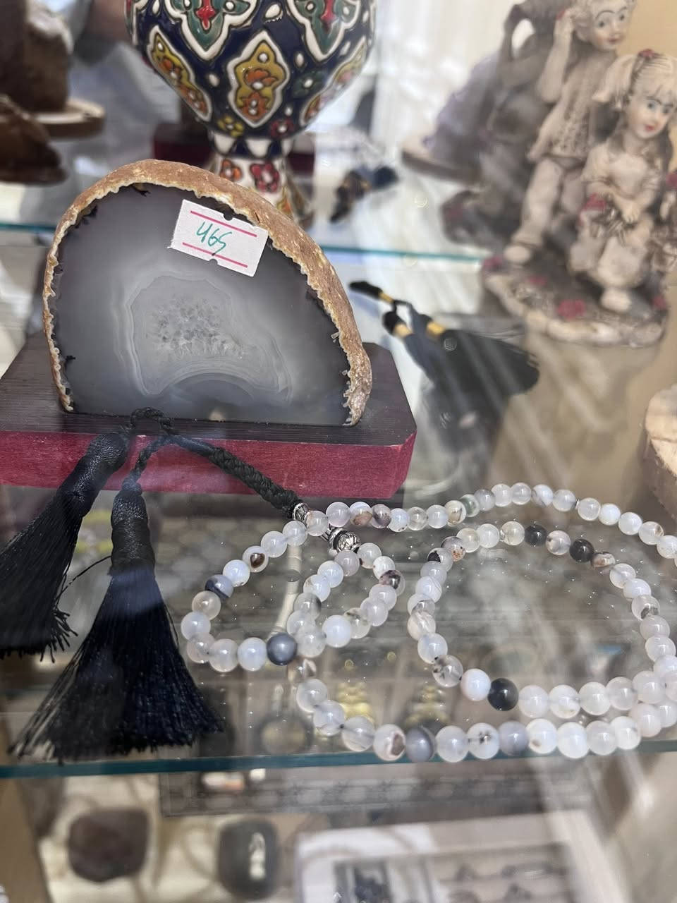 احجار خام قديمه اعمارهن قديمه 
محابس فضه 925
سوارات 
سبح جميع الاحجار 
 رقم واتساب  ***********
