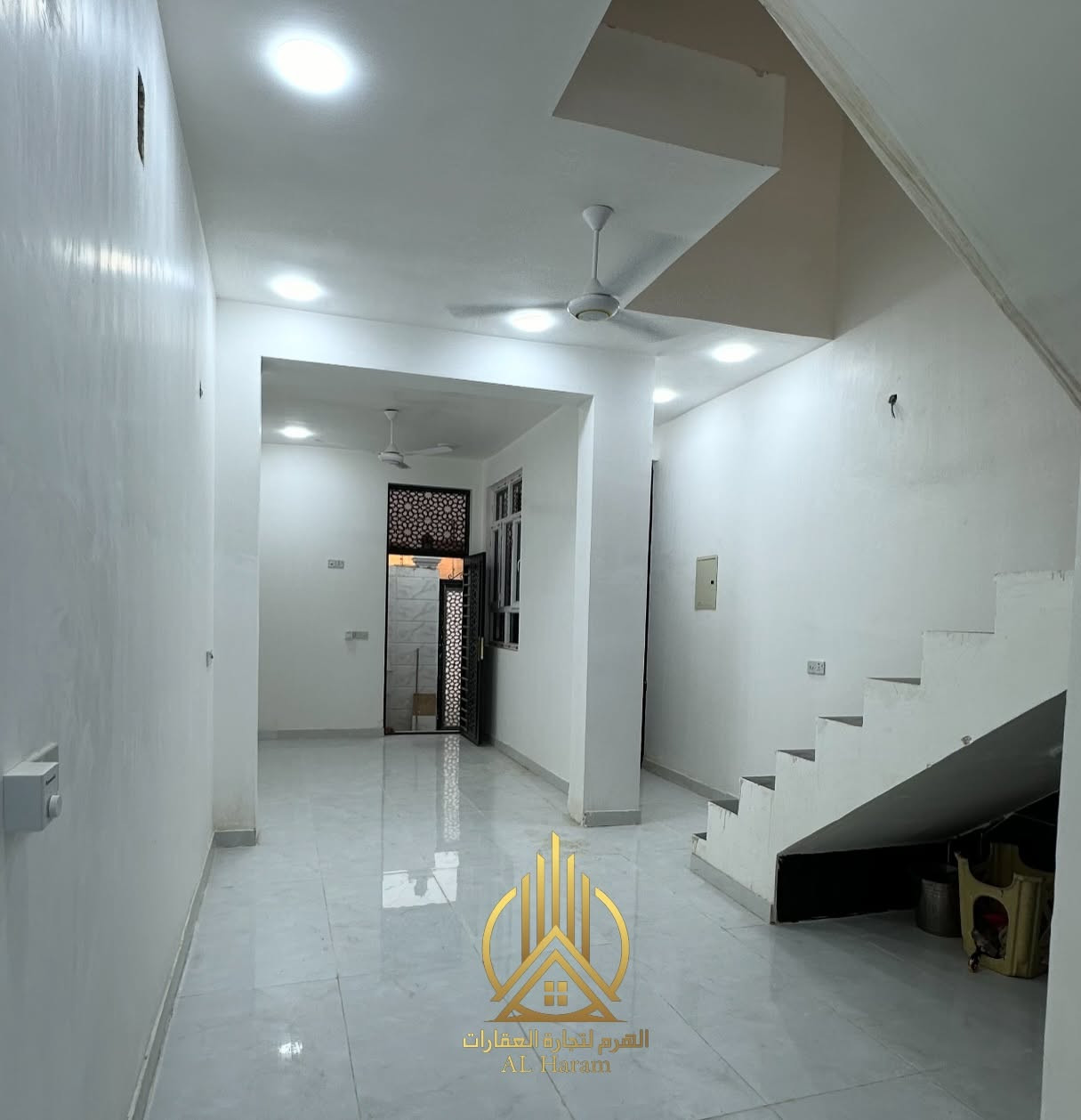 #حي_الميلاد - قرب متوسطة النورين 📍

دار 100 متر طابق ونص بناء جديد غير مسكون

الطابق الاول : غرفة - صاله - مطبخ - استقبال - صحيات - كراج 

الطابق الثاني : غرفة نوم - سطح

الارضيات بورسلين

البناء طابوك + صب كونكرت 

السعر : 175 مليون مع مجال بسيط

للأستفسار 

سجاد مؤيد 

***********
***********

عنوان المكتب : خدمي سيف سعد - مقابل جامع محمد الجواد - على الشارع العام مباشرةً 📍
