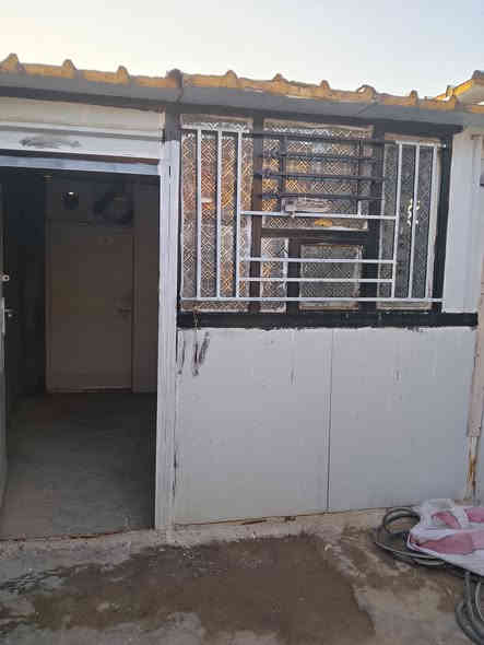 متوفردار اقتصادي الكلفه للبيع مسقف سندويج وياه حقل صغير غرفتين نوم مطبخ صاله المساحه 200ملك صرف الخالص جديده الاغوات جهة اليمين متوفر ماء كهرباء السعر30مليون بسعرقطعه هناك ***********
***********
