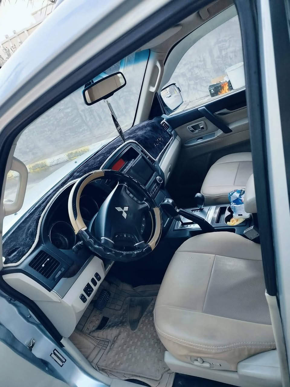 السلام عليكم باجيرو ٢٠١٠ حبتور   فول للبيع سيارة جداً نضيفه  مكينة ٣٠٠٠ 
السعر ١٤٨ ورقة العنوان الفلوجة
 للاستفسار  ***********
