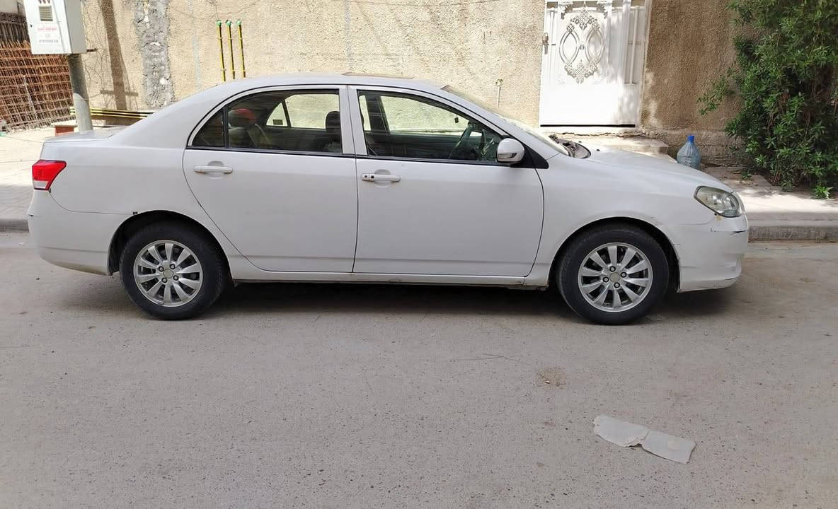 السلام عليكم.. BYD G3 
 موديل 2012 للبيع السياره الوحيده بالعراق بهل نظافه
 السياره على ايد وحده من الشركه العامه السياره ماشيه 45 الف كيلو متر مابيها ولا قطره صبغ السياره جديده من كل النواحي من الصدر والتبريد والتدفئه كله جديد رقم بغداد باسمي شرط التحويل ثاني يوم مكاني بغداد الكراده  الشراي يتصل على الرقم و سعرها 75 ورقة و بيها مجال للطيبين *********** بغداد, العراق
