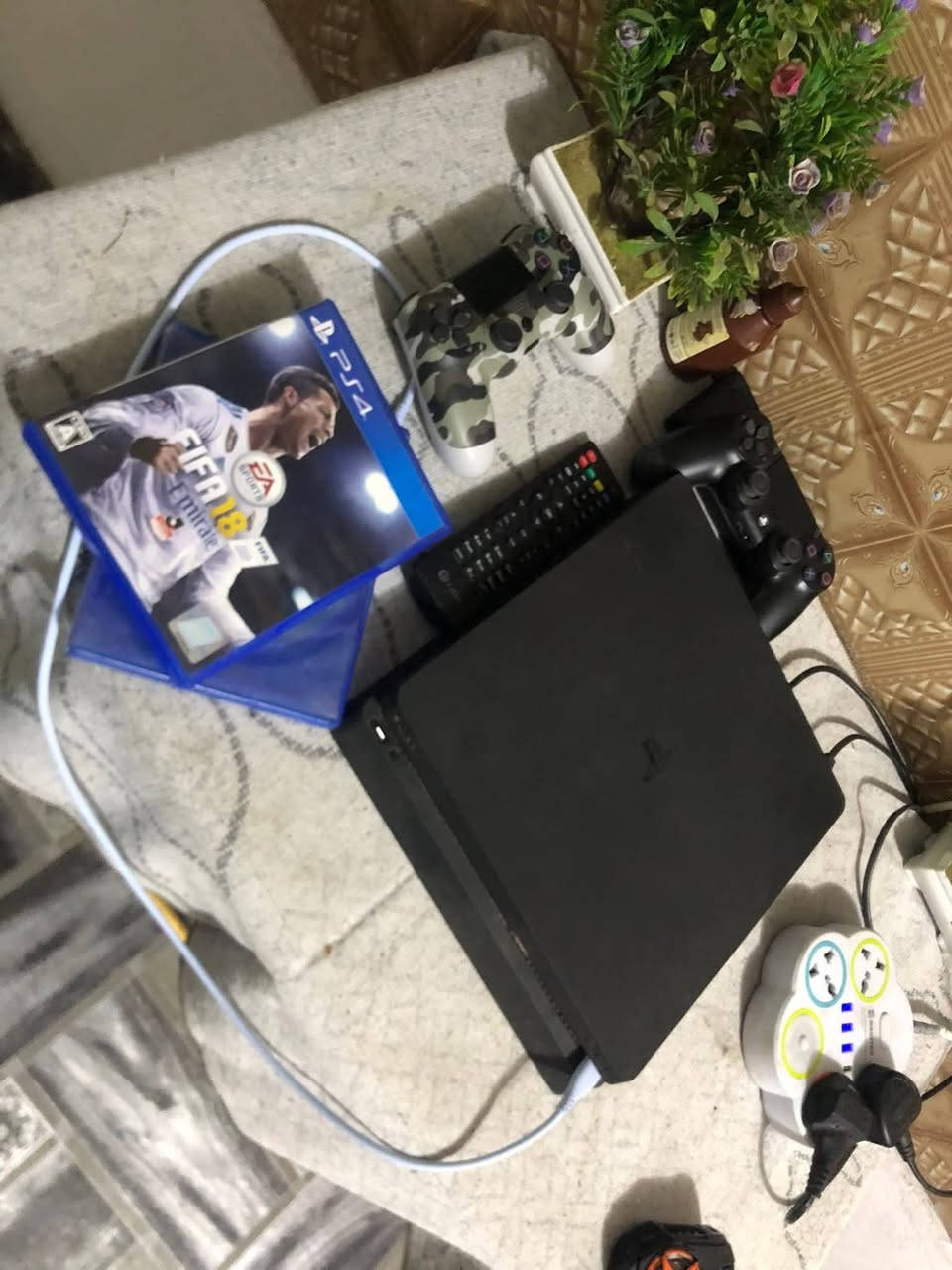 بلي فور سلم 
علمًا انو الجهاز اونلاين 

Red dead 2 قرص

Gta 5 قرص

Fifa 18 قرص

انشارتد 4  داخل الجهاز 

بيس 21  داخل الجهاز

هورايزن كل الاجزاء داخل الجهاز

كريتوس الجزء ال٣ ريماستر داخل الجهاز

ذا كريو 

العاب سيارات

اجزاء من كول اوف ديوتي

العاب هواي لو اكعد لباجر ميخلصن موجودات ويه البلي 

والجهاز لا مفتوح ولا مصلح بعده لوك ستيكر


**إذا كنت صاحب هذا الإعلان وتريد حذفه لأي سبب، رجاءا أرسل رسالة إلى الدعم الفني**