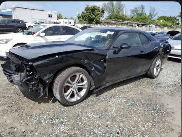 للبيع 
جالنجر 22. GT 
ماشيه 32mi 
باسمي السياره 
حادثه جاملغ امامي خلفي دون ايرباك 
سعر 212

***********
