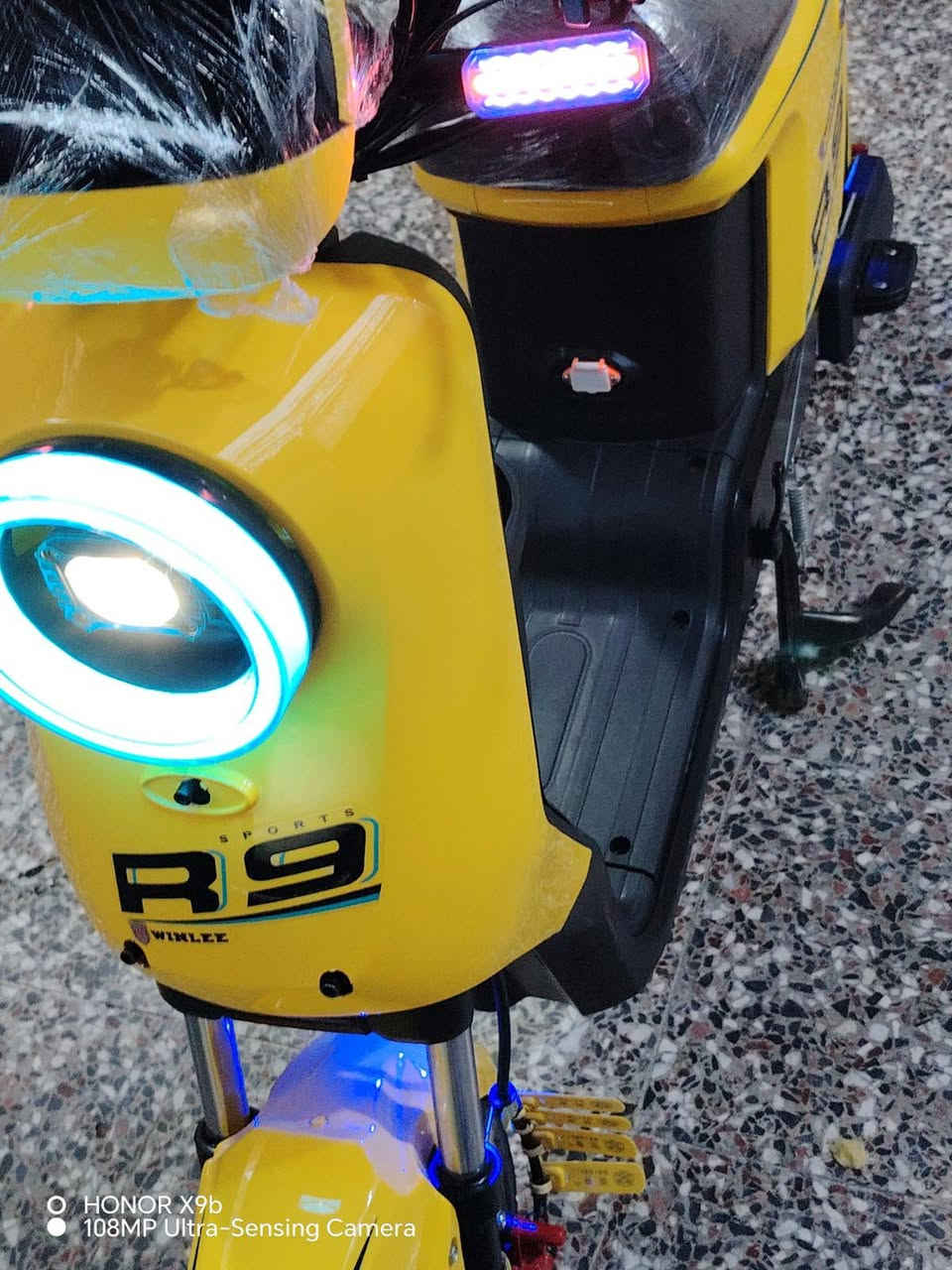 السلام عليكم دراجه شحن ار9 بطاريات جدد مكفوله مكاني البصره القبله السعر 550 وبيهه مجال *********** الرقم بي بس واتساب
