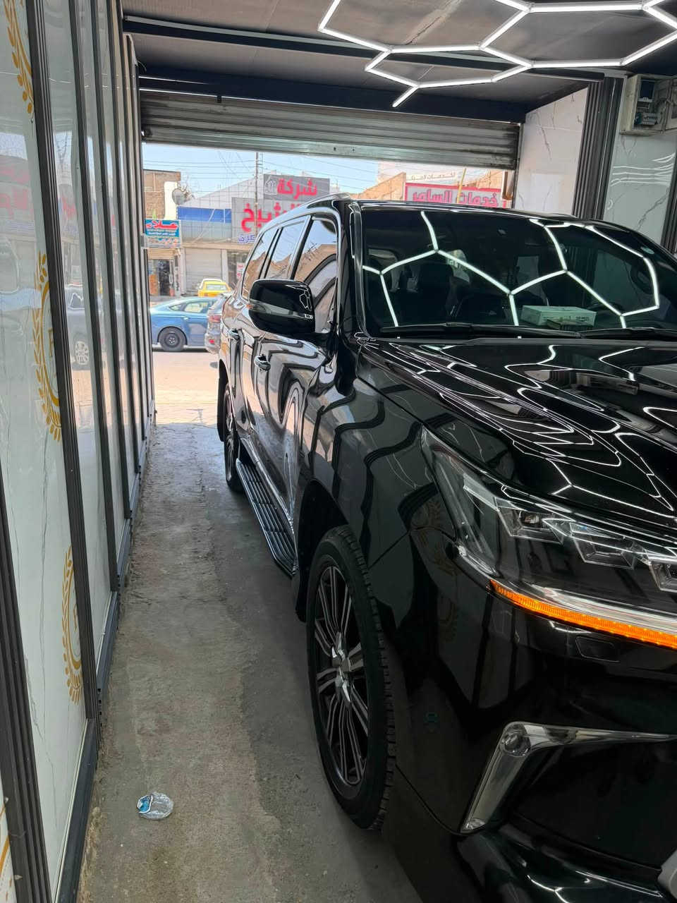 لكزس LX 570 Premier موديل 2018 سوبر سبورت
اسود اعلى فئة 
- محرك V8 سعة 5.7 ل
-مضاف لها كار بلي 
-رقم اربيل 
بيها باج تضليل 
تريد تحويل تريد وكالة 
بيها صبغ باب وجاملغ الخلفي 
السعر ٥٥٠

المواصفات:

- رادار مسار
- دبل أكسل
- نظام تعليق هوائي
- مصابيح زينون
- مشغل DVD
- مرايا كهربائية
- مثبت سرعة
- وضعية ECO
- تبريد مركزي
- بخاخات للمصابيح
- وباقي مواصفات فئة Premier الأصلية
- فتحة سقف
- داخلية جلد أحمر
- ثلاجة
- باب صندوق كهربائي
- مقاعد جلد كهربائية
- تبريد وتدفئة المقاعد
- ذاكرة للمقاعد والمقود
- مقود كهربائي
- تشغيل ودخول ذكي (بصمة)
- شاشة لمس
- 5 كاميرات
- كاميرا خلفية
- حساسات
- رادار أمامي
وبيها بعد مواصفات هواية
للاستفسار ***********
