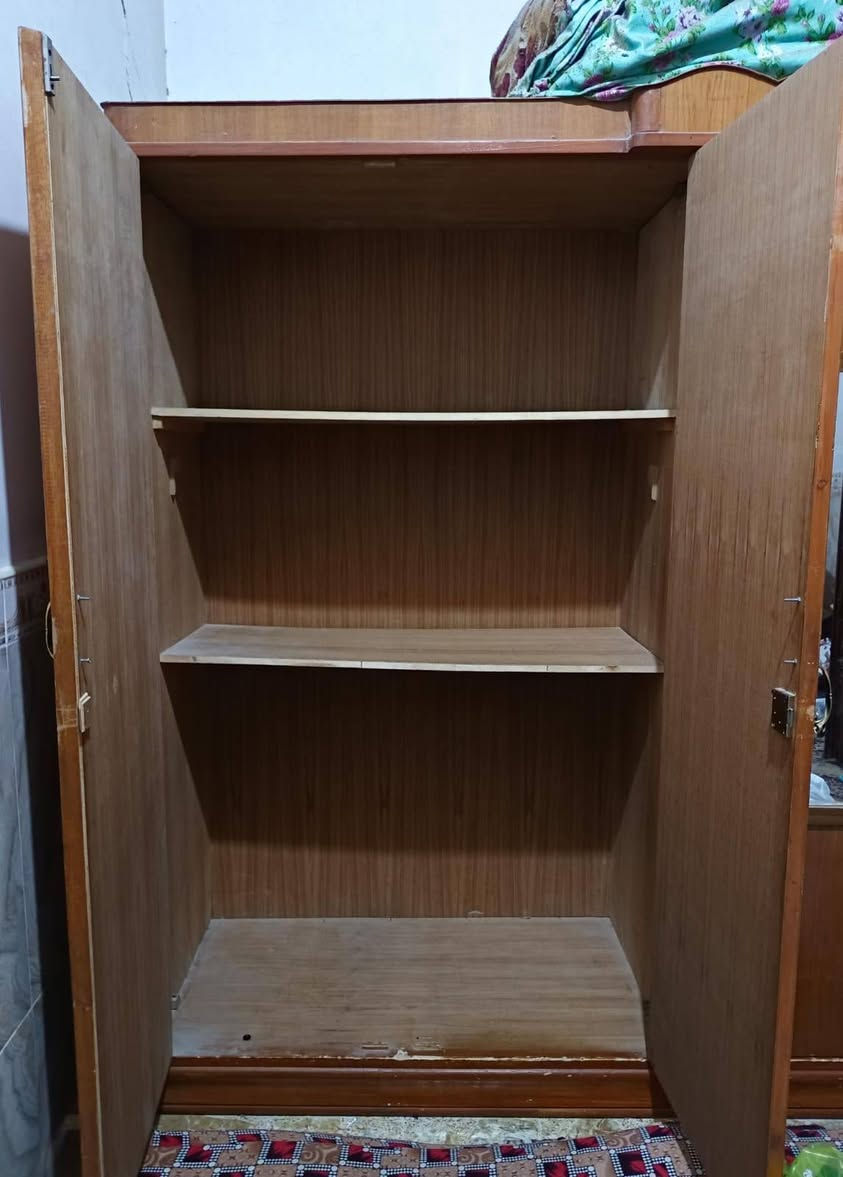 للجادين
كنتور ابو الخمسة صاج ب250 وبي مجال
بوفيه اربع بيبان ب100 وبي مجال
وتخت جربايه ب25 وبي مجال

للتواصل على الواتساب او الاتصال على الرقم ***********
