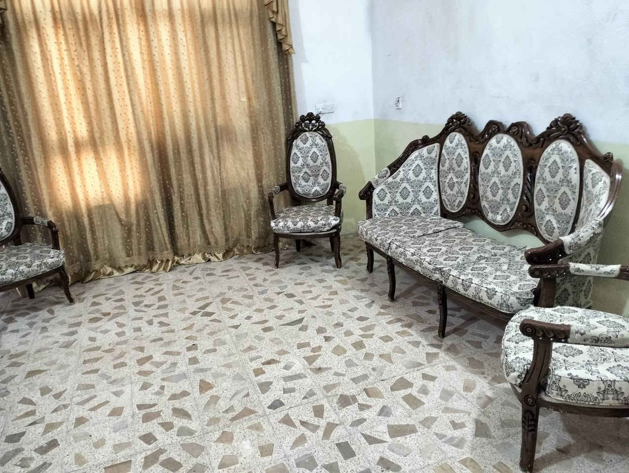 تخم ملكي مصري كلش نظيف 10نفرات السعر 165الف قفل والشراي يتصل بالرقم ***********المكان بعقوبه بهرز
