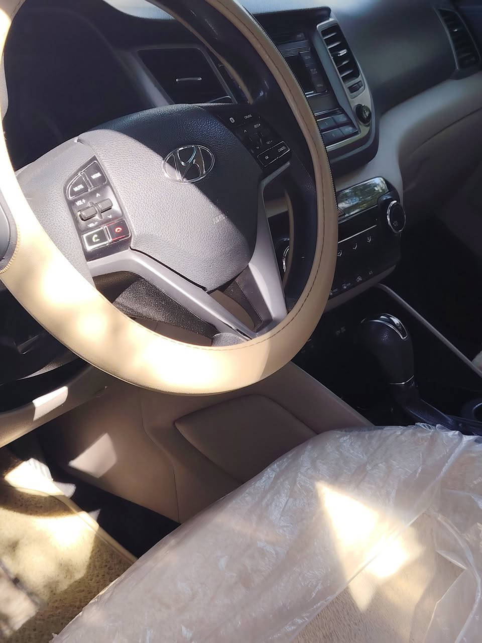 تحيه طيبه
للبيع او مراوس
توسان
موديل ٢٠١٨ خليجي
كفاله عامه
عاده بارد بالصندوق فقط
مواصفات تبريد قطعتين
اشاير بلمري مري شفط
حساس خلفي
بلاجكتور و لد أمامي خلفي
كشن كهرباء
فول تحكمات ستيرا
عداد سرعة 
ماشيه ١١٥
مكان واسط الصويره
استفسار اتصال ع رقم
***********
