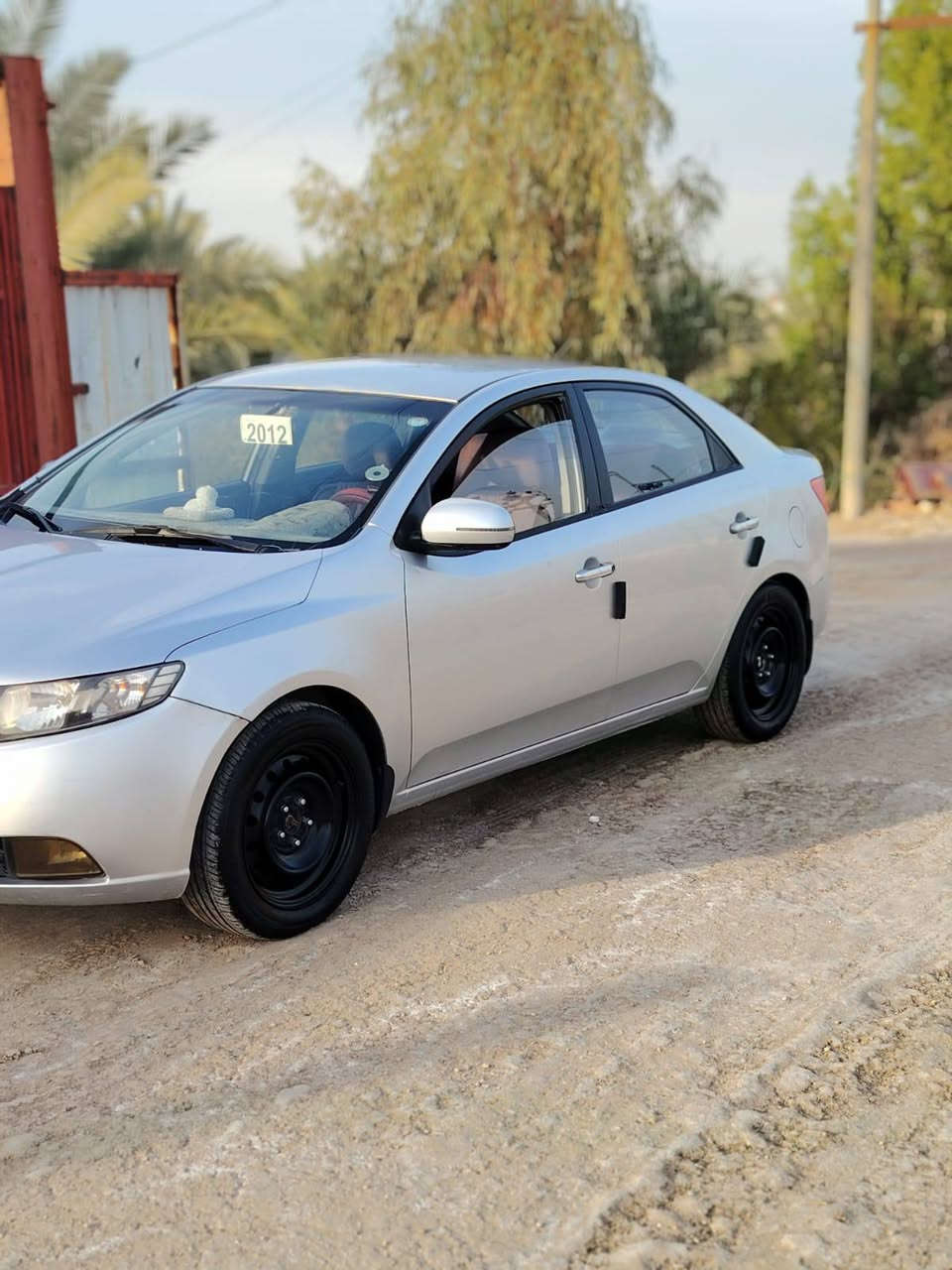 السلام عليكم سيارتو موديل 2012كفاله عامه فقط بوارد بسيطه  رقم بغداد الجديد سياره بأسمي تحويل ثاني يوم السياره جاهزه مناقصهه شي كير مكينه مكفولات تبريد شغال السياره خير من الله تخم تاير جديد العنوان بغداد قرب جسر المثنى السعر 107وبي مجال بسيط للشراي 
هـ:***********
