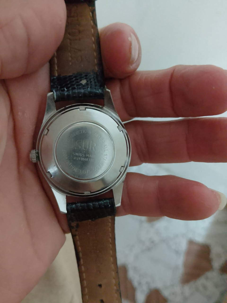 السلام عليكم اخواني للبيع ساعة سور نظافتها مثل موضح بصور الساعة اتوماتيك شغلها مظبوط  على الثانية سعرها 45 الف


**إذا كنت صاحب هذا الإعلان وتريد حذفه لأي سبب، رجاءا أرسل رسالة إلى الدعم الفني**