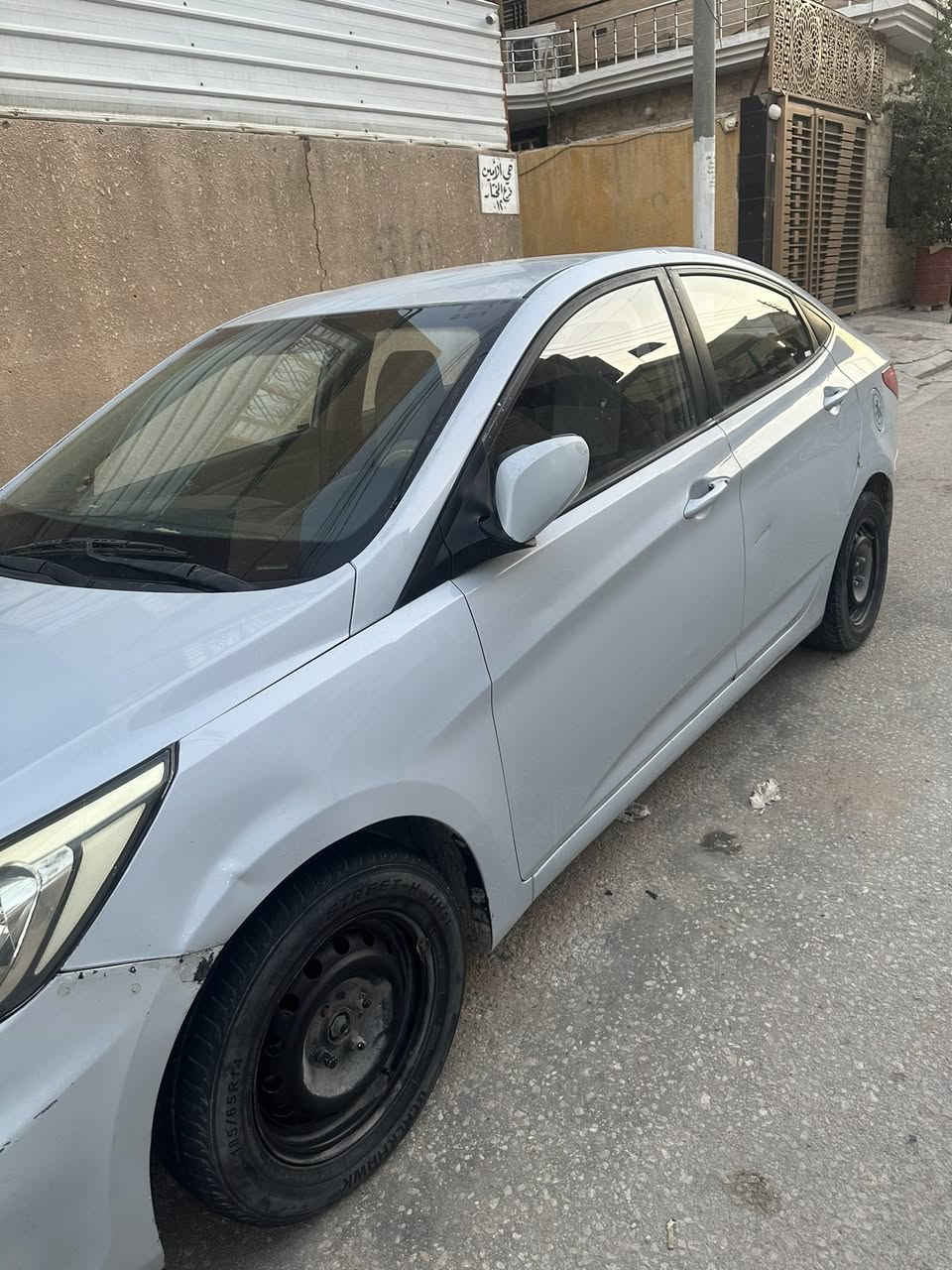 السلام عليكم
اكسنت موديل 2017 خليجي
صبغ بنيد وشبر اباب السايق جماليه  
وبيها تلحيظات بسيطة 
حدادية نص عمر وكلشي بالسياره موضح بالصور وكلشي كاتب بالمنشور مكينة وگير بشرط 
كل ضربه مابيها السياره عدا طخات بسيطه كلش بالهلالات عنواني كربلاء حي الأمين 
السعر ٩٩ وبيها مجال 
*********** متواجد واتساب
