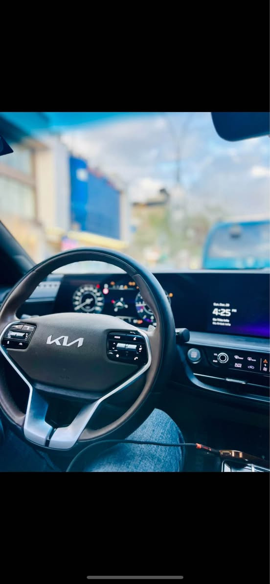 � للبيع كيا K8 موديل 2023 وارد كوري 🇰🇷

فول مواصفات 1/1 ماعده الفتحه 

حادثه جاملغ وبنيد والسونار موجود 

***********

*********** 

📍 مواصفات السيارة:

 • بنزين

 • محرك 2.5 لتر (2500 سي سي)

 • العداد 14,600 كم فقط

 • وارد كوري

 • السيارة نظيفة وبعدهي زيرو

 • ناقل حركة أوتوماتيك

 • أوضاع قيادة (ECO / NORMAL / SPORT)

 • صرفية بنزين ممتازة

 • ثبات عالي بالطريق

 • نظام مانع الانزلاق

 • نظام الثبات الإلكتروني ESP

 • وسائد هوائية أمامية وجانبية عدد6

 • نظام مانع انغلاق الفرامل ABS

 • نظام توزيع قوة الفرملة EBD

 • نظام مراقبة ضغط الإطارات

 • مساعد صعود المرتفعات

 • تثبيت سرعة

 • حساس تصادم

 • حساسات خلفيه واماميه

مقاعد جلد فاخرة

 • مقاعد حظن وتحكم كهربائيه كامل وتدفئ تبريد بلمقاعد

 • تشغيل بصمة وتشغلين عن بعد 

 • تقديم وترجيع سياره بلريمونت

 • شاشة معلومات كبيرة

 • شاشة عدادات رقمية

 • نظام بلوتوث + USB+ TUBS

 • تحكم كامل من المقود

 • تكييف أوتوماتيك مضبوط (Dual Zone)

 • فتحات تكييف خلفية

 • مرايات كهرباء مع إشارة

 • إضاءة أمامية LED

 • إضاءة نهارية LED

 • جنطه كهرباء

 • مرايا جانبية كهرباء

 • تصميم رياضي وفخم

وبعد بيه هواي مواصفات كلش هواي 

مكان سياره الديوانيه ورقم انكليزي قبل شهرين رقمته دخول جديد 

سعر215 وبي مجال للشراي واتصل بيك خير وتدلل 

***********

*********** ديوانية, القادسية
