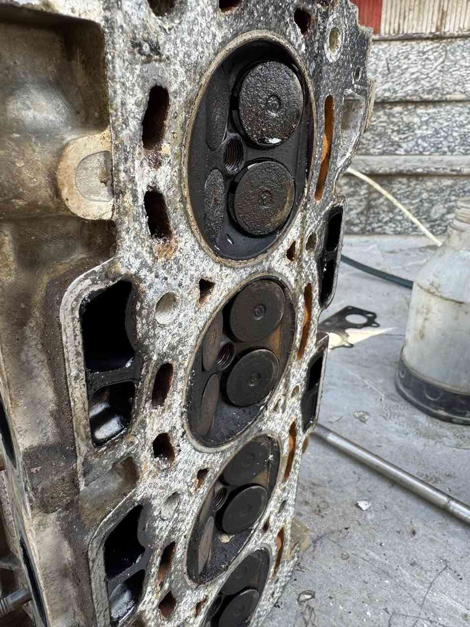 من ضمن أعمال ورشة الاخوين لصيانة السيارات 
تم اعادة تاهيل محرك تيكو. بعد قطع احد برغي الكامات بسبب انسداد مجاري الدهن بسبب اهمال تبديل الدهن تم فتح المحرك مع تبديل الولفات ومع معالجت النسداد ومع اخراج البرغي المقطوع في الكام شفت 

اخوكم حسن العيدني  ورشة لأخوين 

العنوان بصره الجمهورية مقابل 🆚 شركة اضواء الفحياء  ***********
