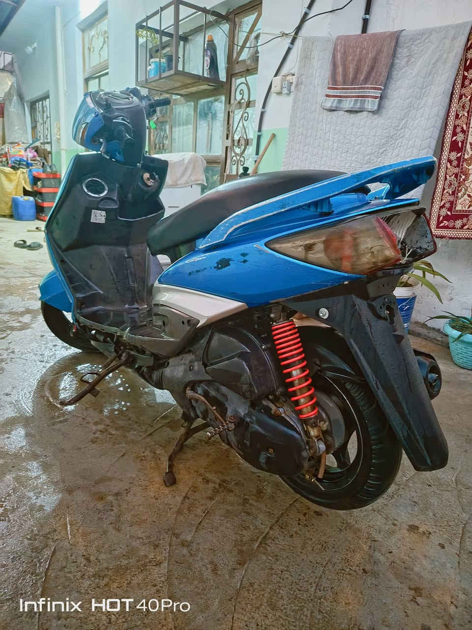 السلام عليكم دراجه سكنس فحل للبيع كهربائيات كامله سلف هندر تشتغل السعر ( ٣٥٠ )وبيها مجال قليل للاستفسار الاتصال على هذا الرقم ***********
