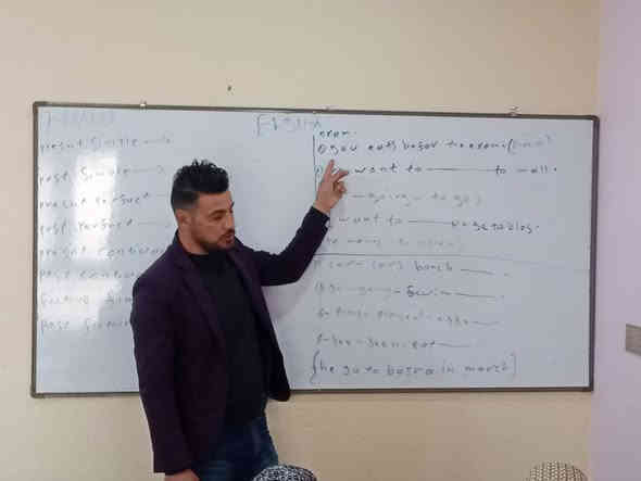 #جانب من تصوير محاضرات الاستاذ عباس حسن السلطاني مدرس مادة الإنكليزي للصف الثالث متوسط 
#الموقع مجاور مجمع وارث الطبي في مجمع الزهراء الطبي الطابق الثاني 
#للحجز والاستفسار مراسلة الصفحة أو الاتصال على الرقم التالي ***********
