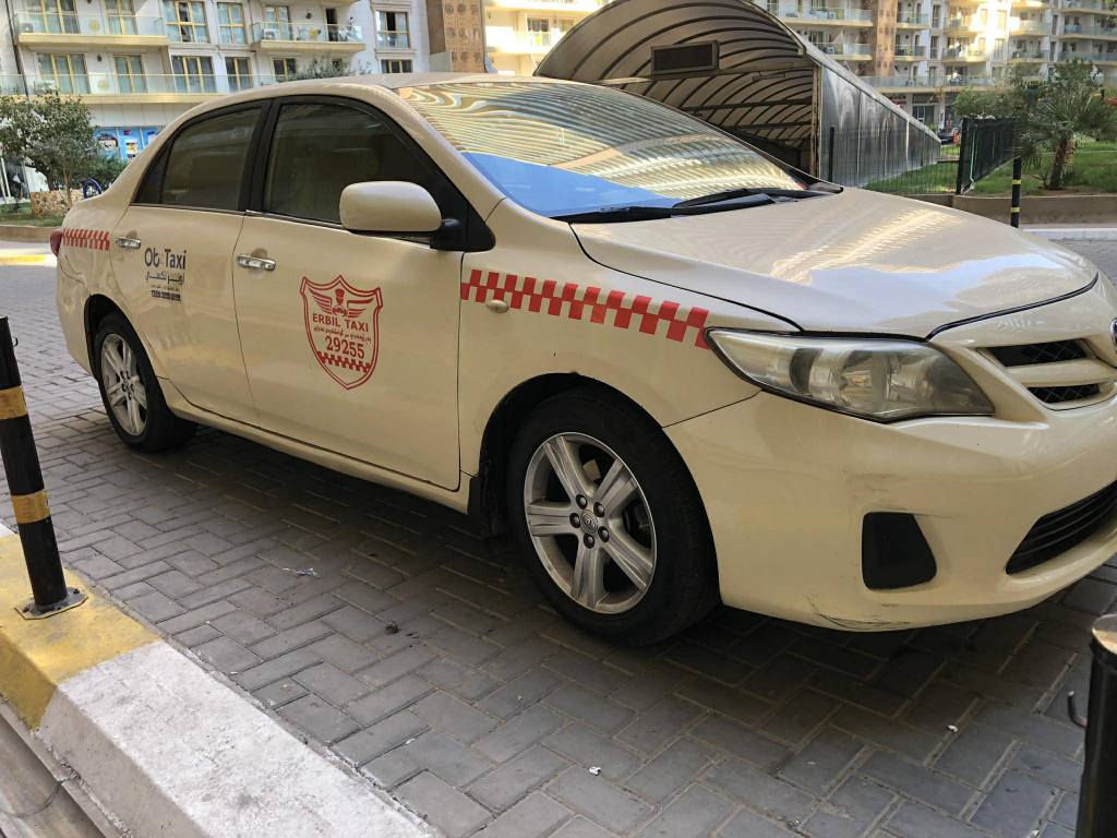 سلام عليك
تةكسي مؤديل 2009   كرايتة 2013. گيرعادي ٤پارجةي هةية كن دةبةي ئاو لةگةل جةمپيكي بجوكي پشتي. بس مةستةرةكةي  ليداني ناوي نيتي سةيارةي خاوين. گير و مةكينة و تةبريد تةقة و رةقةي. بةشةرت ايرباك بةشةرت نةتةقية شانسي بةشةرت. نيتي   سةنةوي. بةسةر جووة 500هةزار غرامةي لةسةرة بةناو كردن بةشةرت    سعري 122$مةجاليكي كةم شتيك بةدلم بوو گؤرينةوة دةكةم. *********** واست اپ هةولير أربيل, العراق
