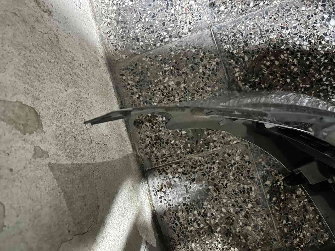 السلام عليكم دعاميه فورتي للبيع وارد امريكي موديل 2022 لون رصاصي فاتح (سلفر) صفحه من الذان موجوده وصفحه مكسوره  السعر (100) وبي مجال للاستفسار (***********)
