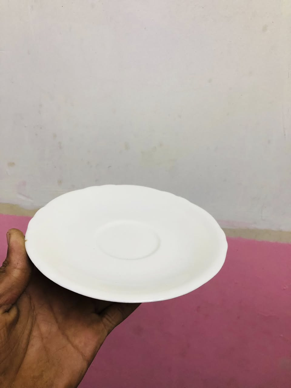 فرفوري ابيض عندي كميه خير من الله كلمن وسعره الحجز واتساب ***********
