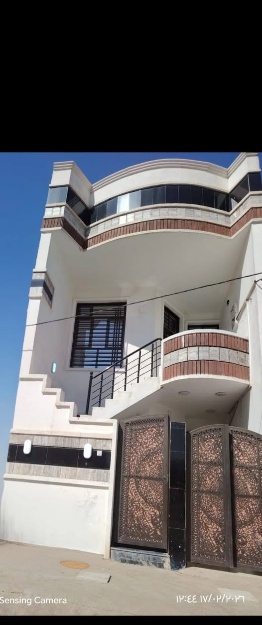 التاجيات لبيع ١٠٠ متر ***********
