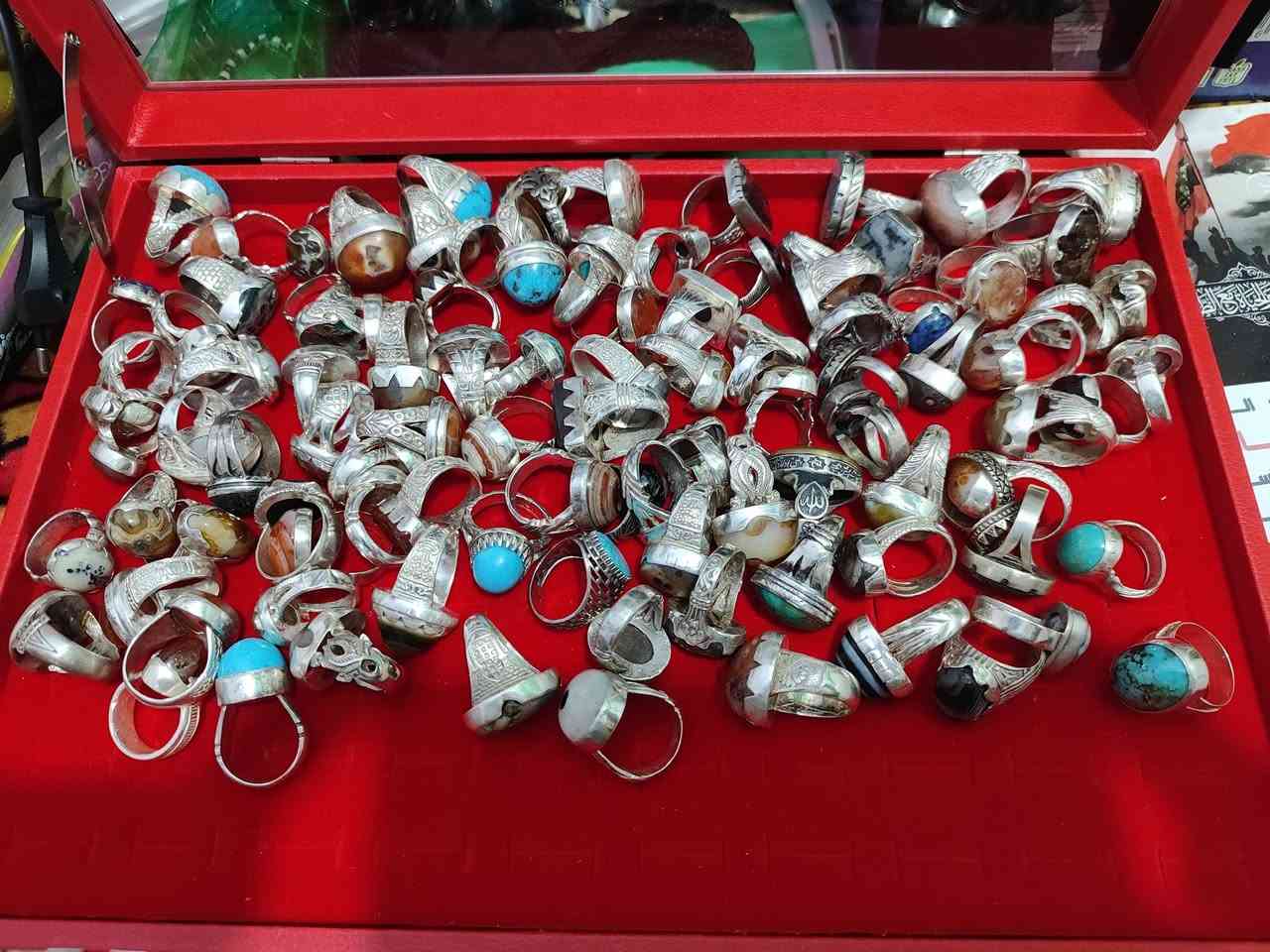 السلام عليكم خواتم للبيع عدد ١٠٠ خاتم ابيع شلع صياغه يدويه فضه ٩٢٥ السعر خاص .


**إذا كنت صاحب هذا الإعلان وتريد حذفه لأي سبب، رجاءا أرسل رسالة إلى الدعم الفني**