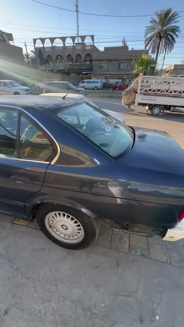 BMW 1991
535 اصل گير ومكينة 525 حاوية جدد شادهن على ايدي 
تبريد شغال لايت زنون 
تخم تاير جديد
سيارة خير من الله 
عوزها ترتيبات 
السعر 40 الشراي يتصل مستعجل على بيعة
***********
