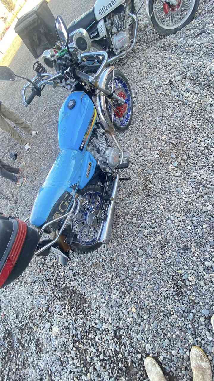 بسم الله الرحمن الرحيم .
السلام عليكم  .
دراجة سيڤان 2024 للبيع .
بصمة تشغيل عن بعد .
الدراجة خير من الله .
صبانه مامدود عليها .
نضافتها 100‎%‎95 . 
محرك 150cc كبس كاتم .
نشاط فوللل معدل فولل .
دراجة اخو الزيرو وكدام العين .
الكهربائيات كلها شغاله .
مال جناي الله شاهد ربع ماتصرف عليها .
اذا مو نفس الي بل صورة مرجوعه .
السعر 650 وبيها مجال لليستاهل .
جنوب الموصل قرية تل الشوك .
للتواصل خاص او عبر الأرقام .
‏‭***********
‏***********‬ ‭
