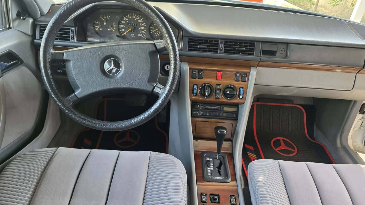 السلام عليكم ورحمة الله اخواني الطيبين رمضان كريم عليكم سياره مرسدس دب للبيع 
السيار بعدهي على وضعيت الشركه شرط ابيع على السونار كفاله من كلشي ضربه معجون صبغ من كلشي كفاله بس كلير قلين بل جاملغ الخلفي  السونار موجود بل صور مواصفات غرفه رصاصي مواصفات جامبوو ماكينة قبق رصاصي كير خمس  نمرديفور السياره بعدهي شركه العنوان كربلاء الخيرات عمود ٨٧١ مبايل *********** اخواني السياره جديده بمعنى الكلمه السعر ١١٠ وبيهه مجال حك الجيه مواصفات فول مديل ٩١
