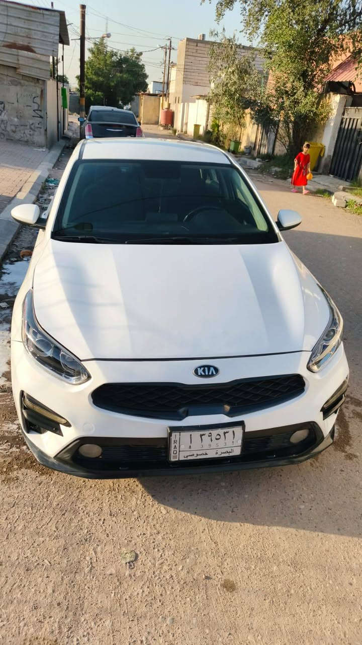 السلام عليكم كيا فورتي موديل 2021  معوقين سياره خارج العراق حادثهه بنيد وجاملق بس جاملق راجع نفسه بس بنيد مبدل سياره كير حداديه تخم تاير جديد بس ضعف بلمكينه ماشيه 145 السعر115$بيهه مجال الاستفسار *********** العنوان البصره الجبيله#
