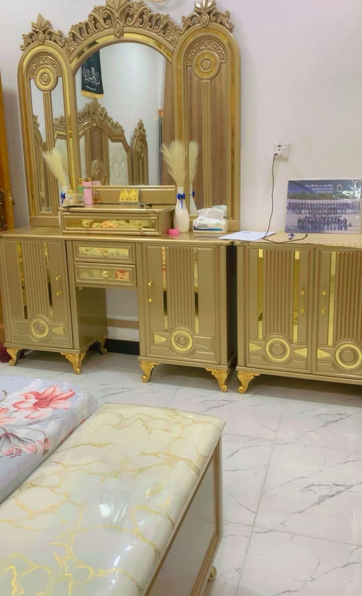 بيع غرفه أخشاب مستخدمه قليل نظافه 100%
السعر 1750000 بيها مجال قليل 
***********

