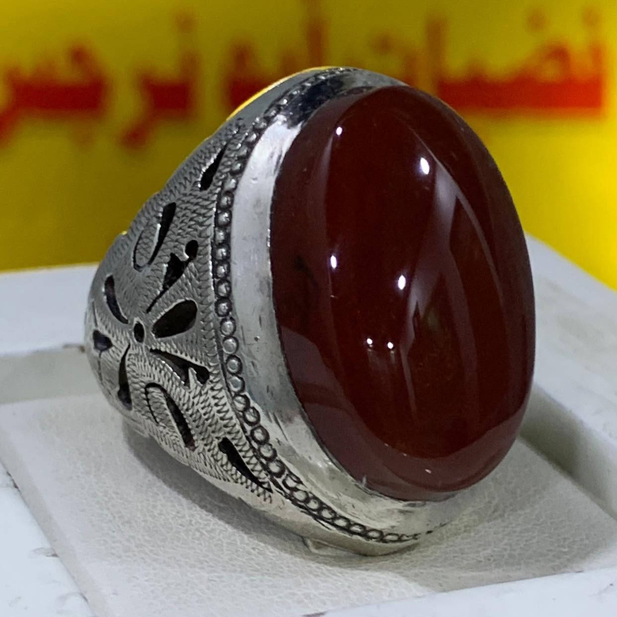 جمال الخواتم وأروعها عقيق يماني كبدي جميل جدا قطعه ثقيله صياغه يدويه مغامره فضه 925 التفاصيل داخل الفيديو للاستفسار واتساب *********** فضيات ابو نرجس الياسري يوجد توصيل لجميع المحافظات
