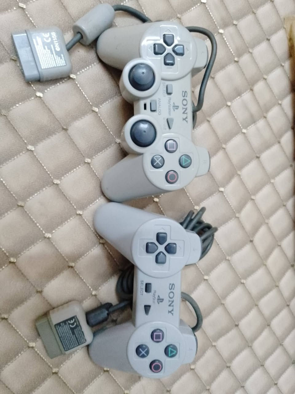 السلام عليكم.للبيع بلي2 سلم نظيف جدآجدآ.+جوستكات عدد2اصليات بس الكير اليسرة شوية تعبان.+ميموري وكيبلات الكهرباء والصورة.+اقراص عدد9 متنوعة.العنوان الفحامة قرب الجزيرة السياحية.مبايل***********.مع الشكر الجزيل للادمن + السعر 25 الف
