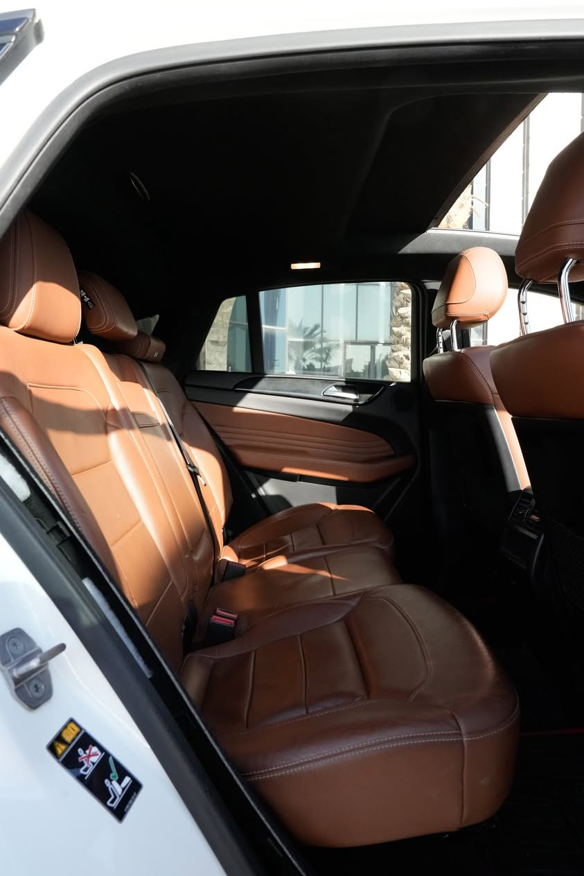 مرسيدس GLE 43 AMG توين تيربو للبيع موديل 2019 السيارة نظيفة و بدون صبغ السعر 38500 $ ماشية 68000 الف كيلومتر للتواصل ***********
