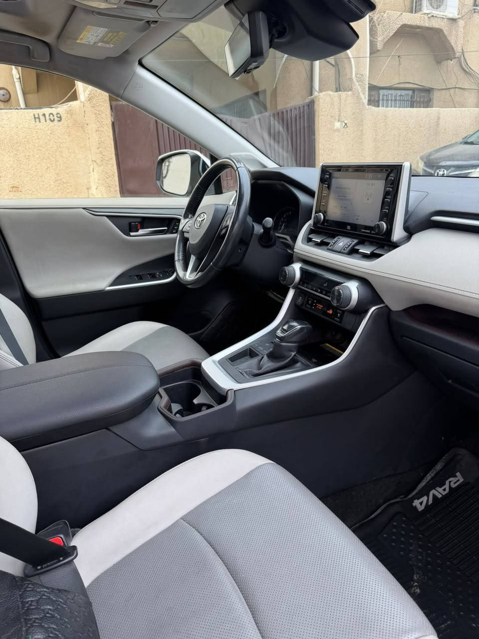 سلام عليكم
راف فور 

٢٠٢٠

وارد امريكي الضرر موضح بلصور

فول الفول بريميوم

كشنات تدفئة تبريد

 حادثه جاملغ وبنيد صور الحادث بلمنشور

ماشية  ٢١   الف حقيقي شرط الفحص

سيارة جديدة كلش

گير مكينة وضع الشركة

حدادية شركة

سيارة جديدة وجاهزة بدون اي نقص

مواصفات البريميوم معروفة بانوراما كامرات فول

السعر  ١٩٨ وبيه مجال بسيط

***********
