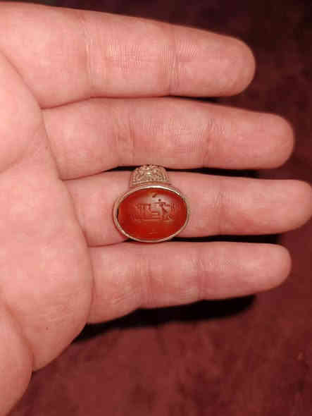 خاتم من العقيق اليماني مخطوط خط كوفي 
سعره 60 الف والتوصيل مجاني 
للتواصل واتس اب او خاص 
***********
